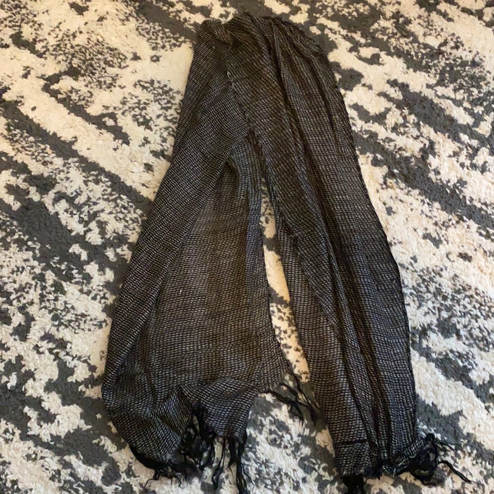Black and white scarf